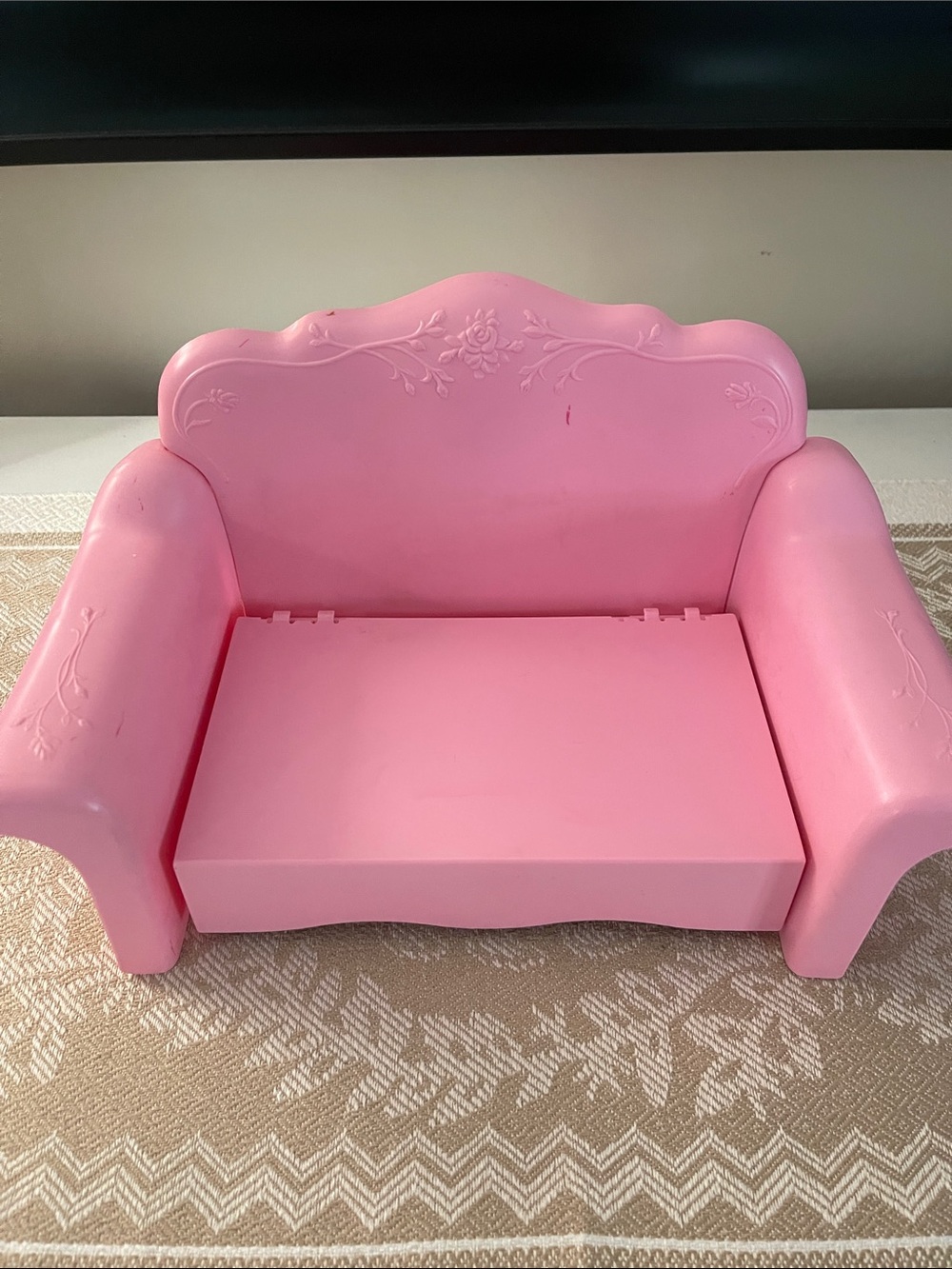 Barbie sofa- sweet roses